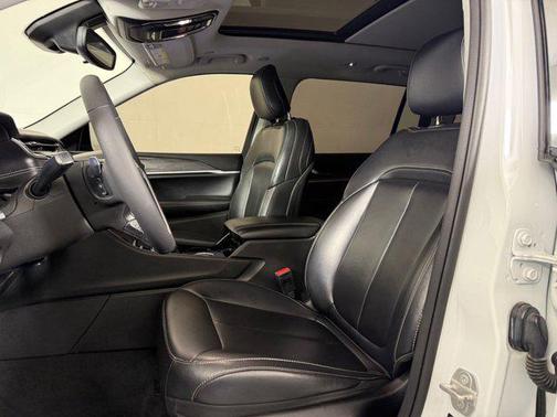 Bright White Clearcoat 2023 Jeep Grand Cherokee L Limited
