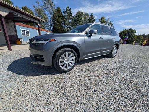 2017 Volvo XC90 T6 Momentum