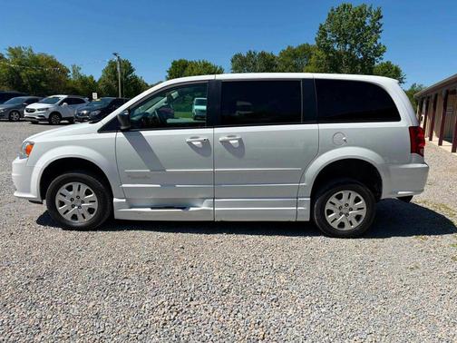 White Knuckle Clearcoat 2017 Dodge Grand Caravan SE