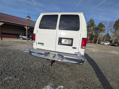 2007 Ford E350 Super Duty XL Wagon