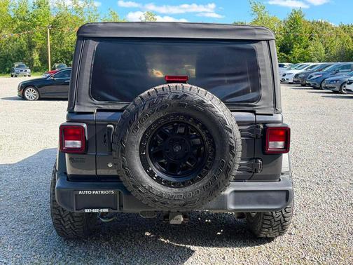 Granite Crystal Metallic Clearcoat 2018 Jeep Wrangler Unlimited Sport