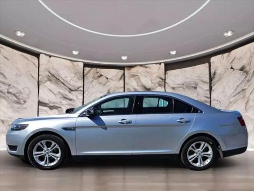 2017 Ford Taurus SE