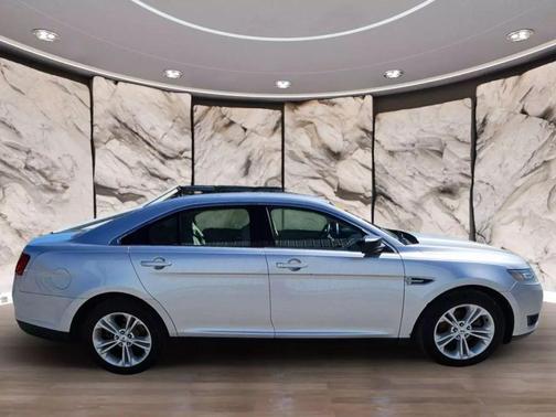 2017 Ford Taurus SE