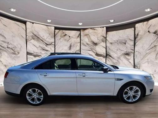 2017 Ford Taurus SE