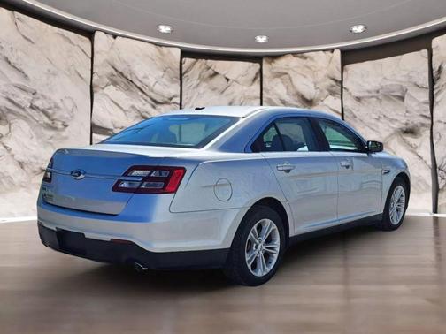 2017 Ford Taurus SE