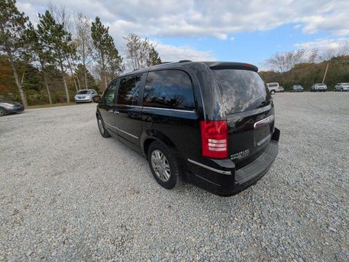 2010 Chrysler Town & Country Limited
