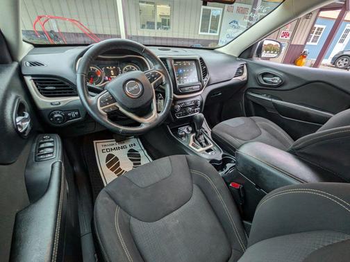 2016 Jeep Cherokee Sport