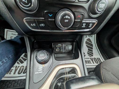 2016 Jeep Cherokee Sport