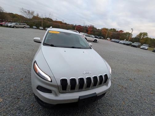 2016 Jeep Cherokee Sport