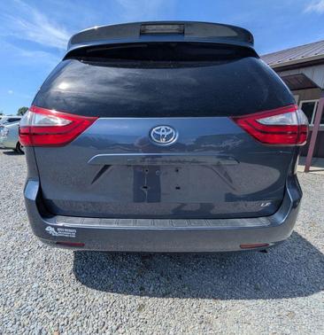 2017 Toyota Sienna LE