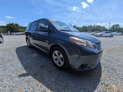 2017 Toyota Sienna LE