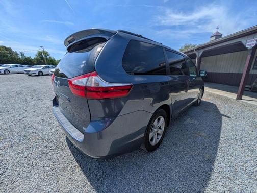 2017 Toyota Sienna LE
