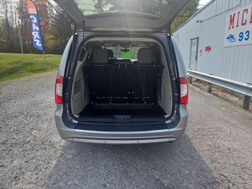 2016 Chrysler Town & Country Touring-L