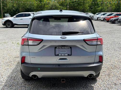 Iconic Silver Metallic 2022 Ford Escape SE