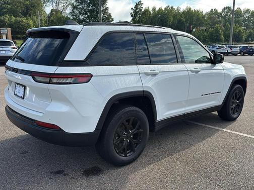 2024 Jeep Grand Cherokee Laredo