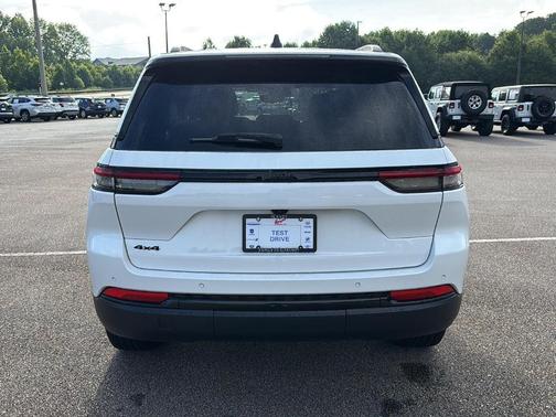 2024 Jeep Grand Cherokee Laredo