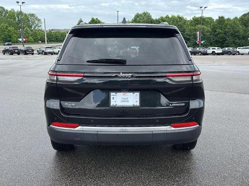 Diamond Black 2022 Jeep Grand Cherokee Laredo