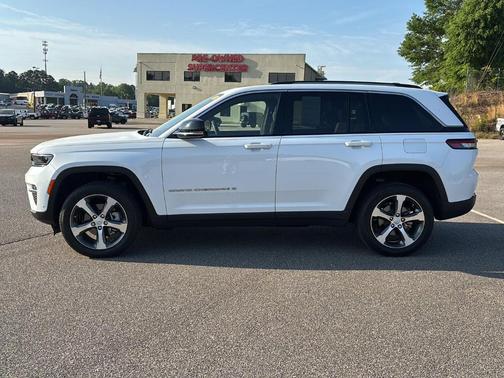 Bright White Clearcoat 2023 Jeep Grand Cherokee Limited
