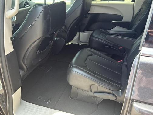 2023 Chrysler Pacifica Touring-L