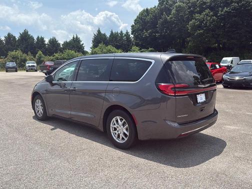2023 Chrysler Pacifica Touring-L
