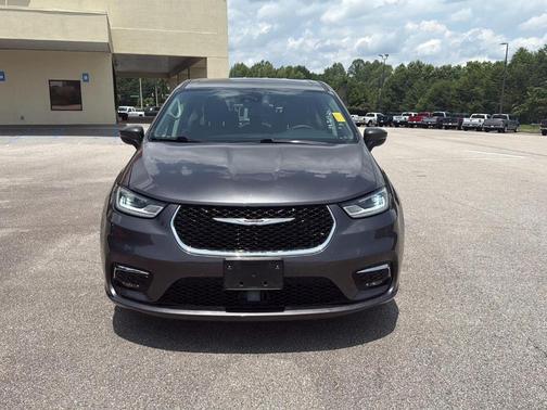 2023 Chrysler Pacifica Touring-L