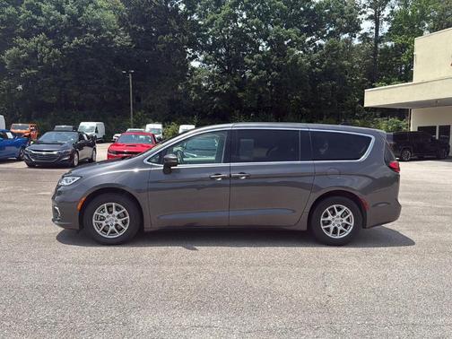 2023 Chrysler Pacifica Touring-L