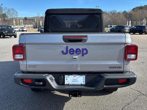 2020 Jeep Gladiator Sport