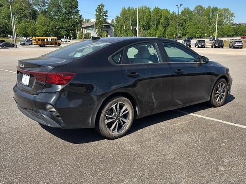 Aurora Black 2022 Kia Forte LXS