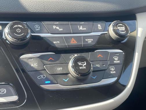 2023 Chrysler Pacifica Touring-L