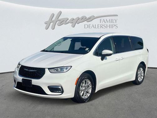 2023 Chrysler Pacifica Touring-L
