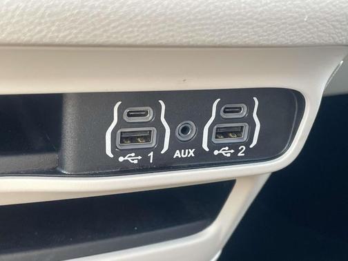 2023 Chrysler Pacifica Touring-L