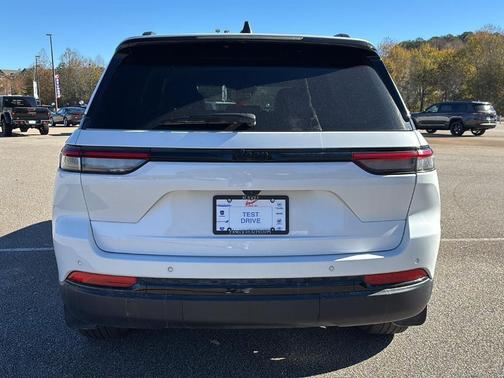 2024 Jeep Grand Cherokee Laredo