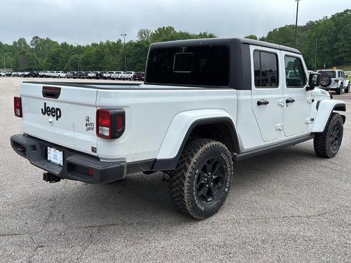 2022 Jeep Gladiator Sport