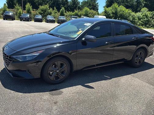 2022 Hyundai ELANTRA SEL