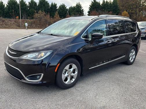 2017 Chrysler Pacifica Touring-L Plus