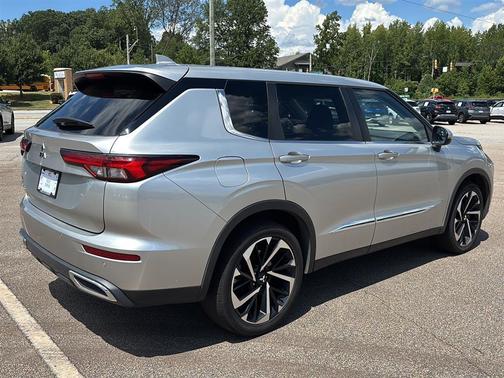 2022 Mitsubishi Outlander ES