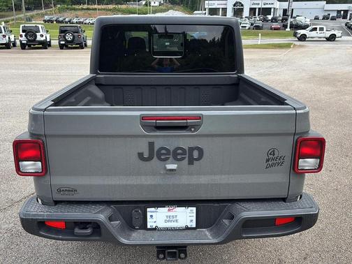 2022 Jeep Gladiator Sport