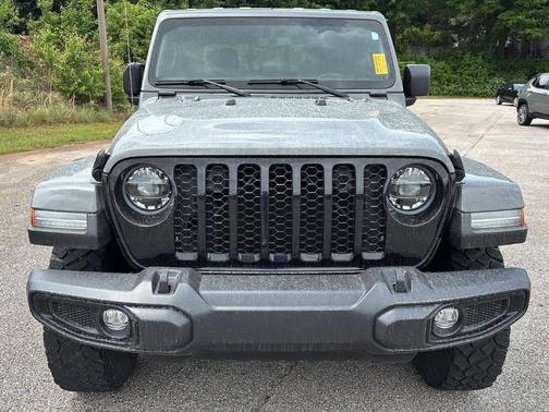 2022 Jeep Gladiator Sport