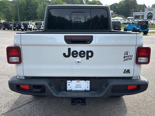 2022 Jeep Gladiator Sport
