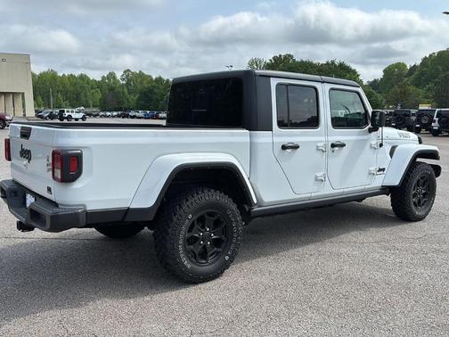 2022 Jeep Gladiator Sport