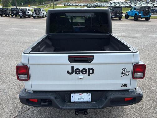 2022 Jeep Gladiator Sport