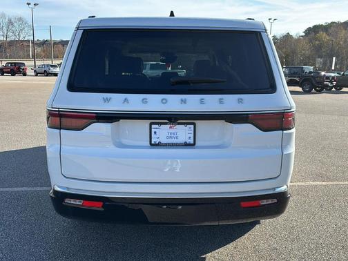 2024 Jeep Wagoneer Base
