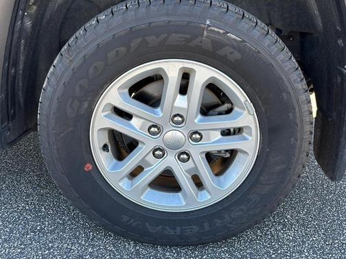 2024 Jeep Grand Cherokee Laredo