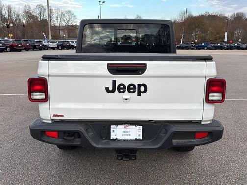 2023 Jeep Gladiator Sport