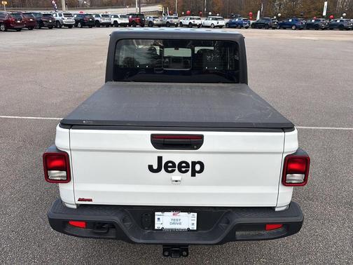 2023 Jeep Gladiator Sport