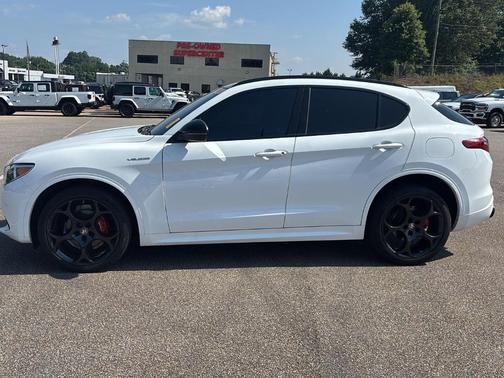 2022 Alfa Romeo Stelvio Veloce