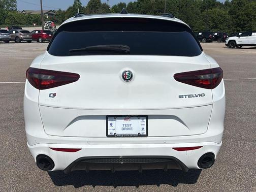 2022 Alfa Romeo Stelvio Veloce