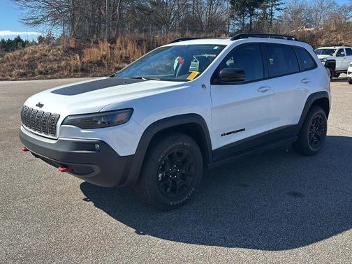 2023 Jeep Cherokee Trailhawk