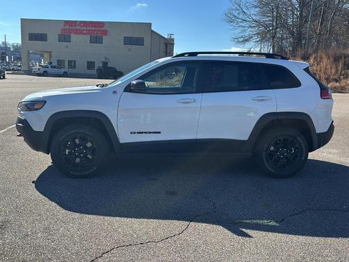 2023 Jeep Cherokee Trailhawk