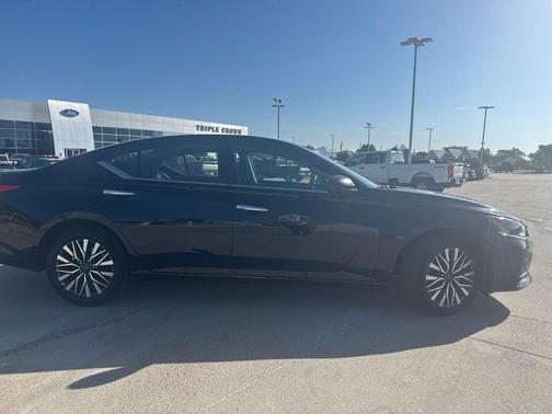 Super Black Clearcoat 2025 Nissan Altima 2.5 SV